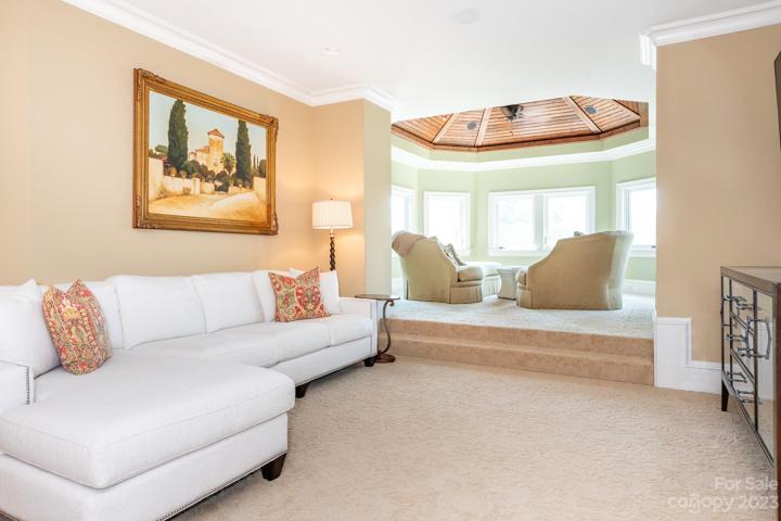 Sitting Area/Reading Nook in Primary Bedroom