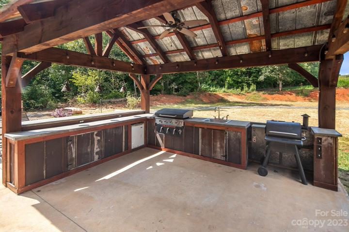 Fully functioning outdoor kitchen~ who ready to BBQ?