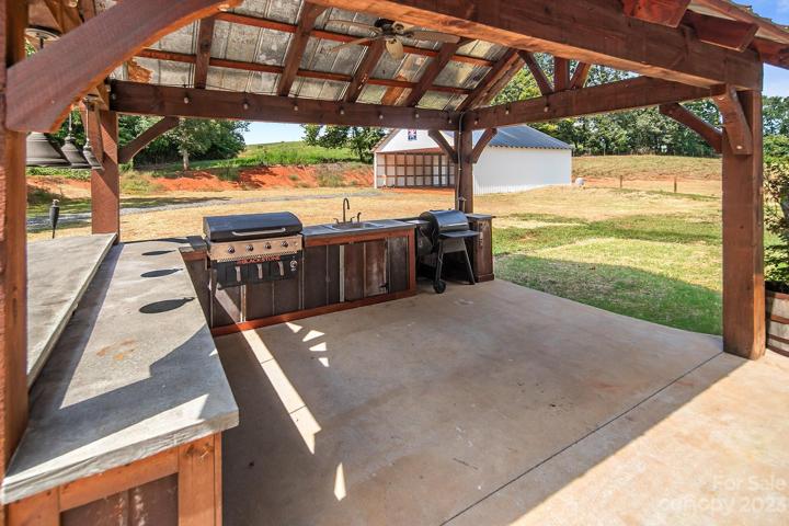 Outdoor Kitchen