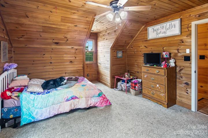 Spacious upstairs guest bedroom