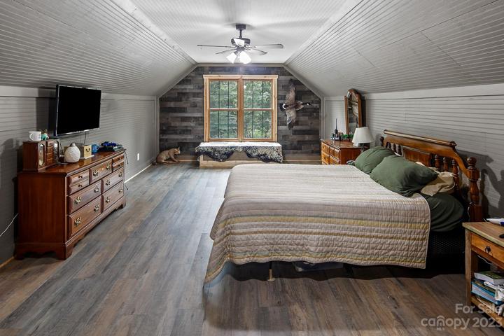 Plenty of room in this sizeable primary bedroom.
