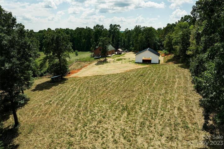 Fully fenced, approx. 1 acre pasture
