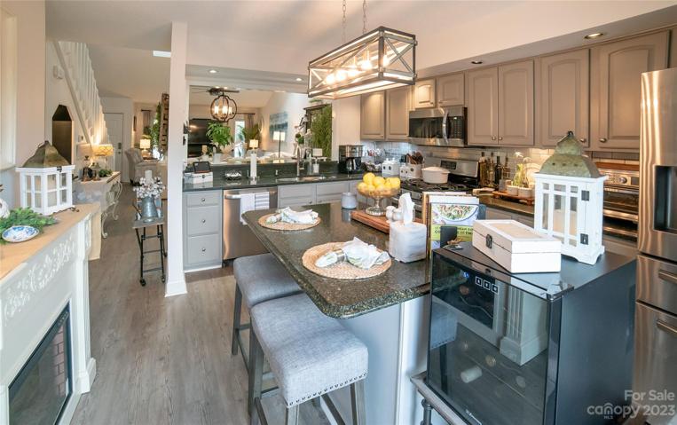 Really nice size island...perfect for prep or breakfast meals.