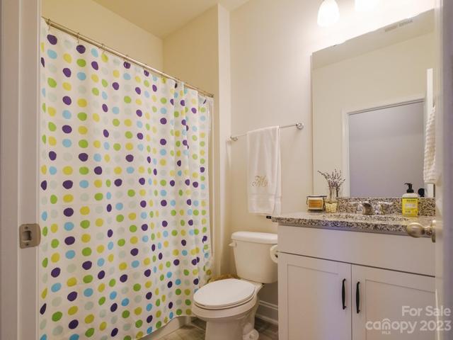 Main level full bath