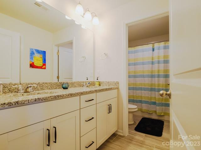 Upstairs full bath