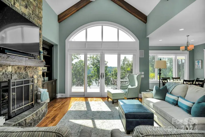 2-STORY GREAT ROOM