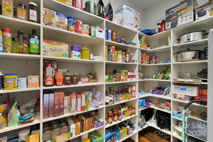 LARGE PANTRY