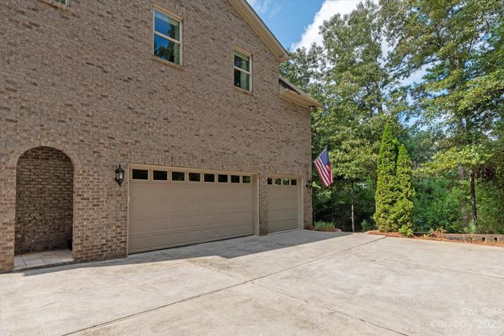 Oversized 3 Car Garage