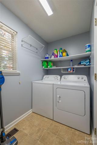 Laundry Room - Washer & Dryer Convey