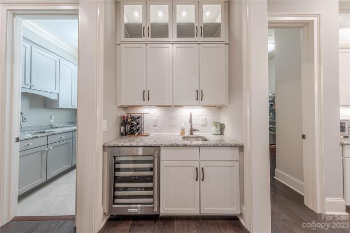 Butler pantry