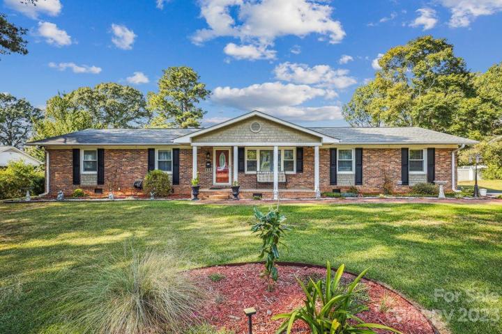 Welcome to 112 Ridge Ave!