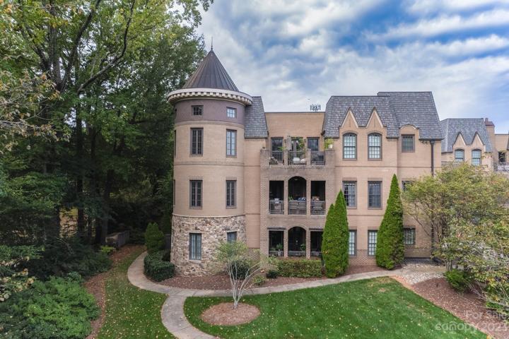 Parkwood Knoll Exterior