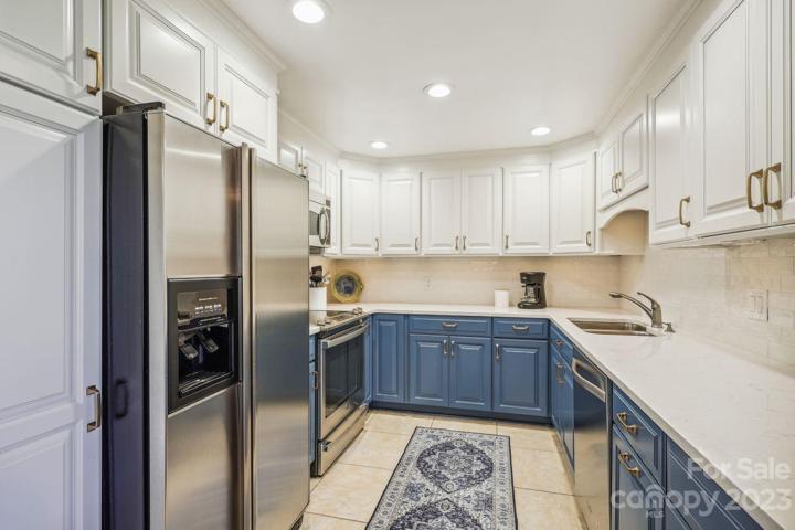 Gorgeous updated kitchen