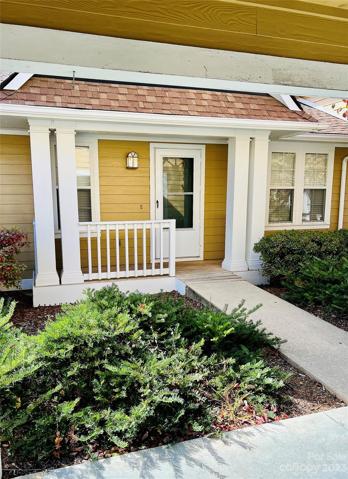 Welcome home to the cozy condo at 1902 Hyde Park Drive.