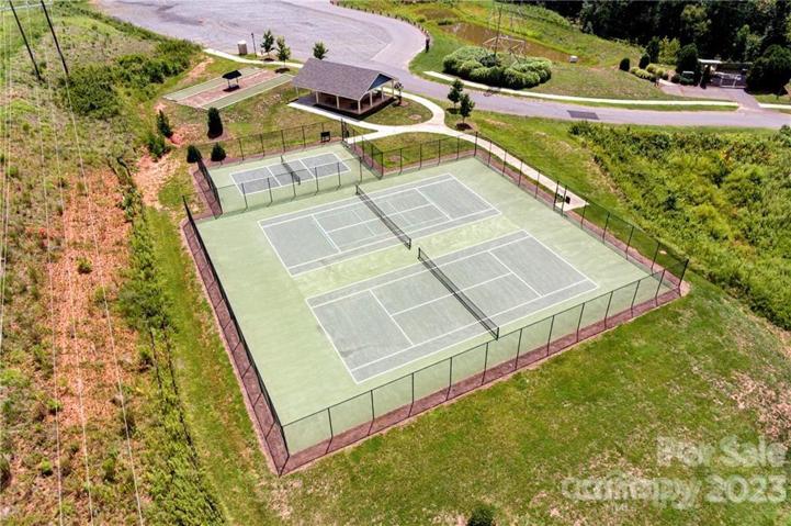 Tennis & Pickle Ball Courts