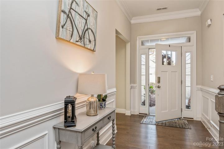 10ft ceilings, heavy crown and picture molding