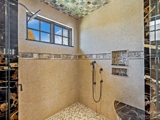 Speaking of spa ambiances, this luxurious shower is enticing