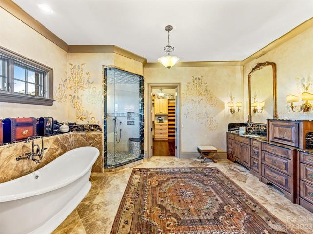 A top-of-the-line Primary Ensuite