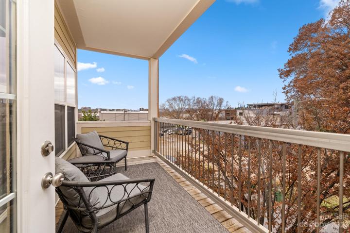 Second level treetop views connect you with nature.