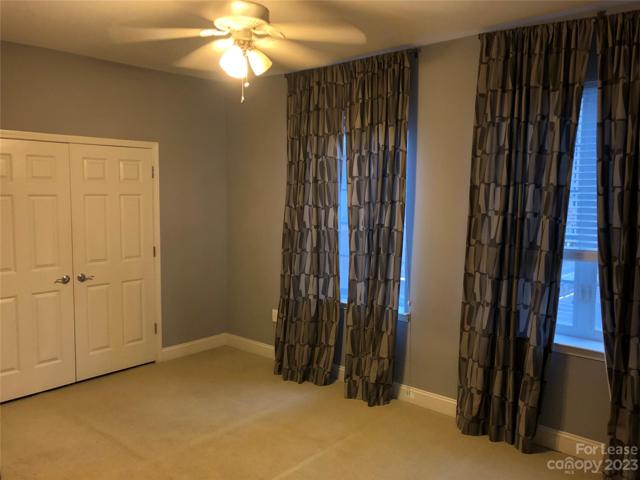 Bedroom w/ bathroom and Walk in Closet