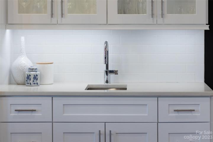 stylish wet bar for added entertainment area.