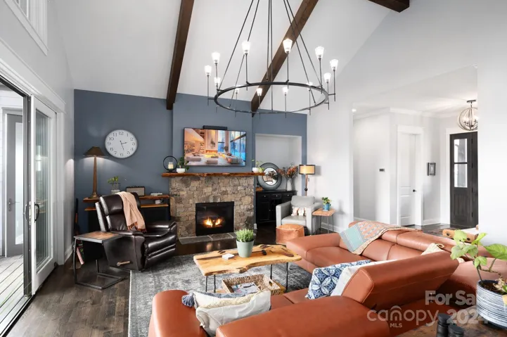 Propane Stacked Stone Fireplace in Great Room