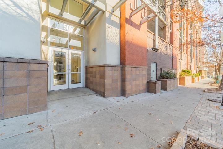 Courtside door