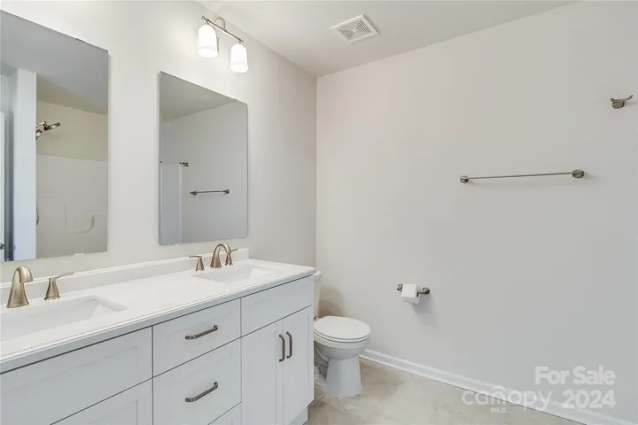 Ensuite Full Bath in Secondary Owners Suite