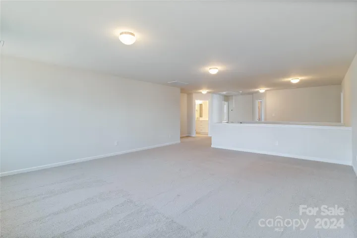 Expansive Loft overlooking the lake