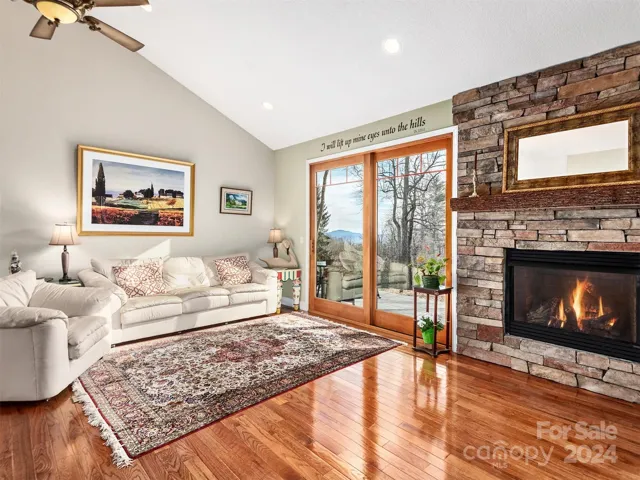 Enjoy the VIEWS on the mountain by the fire