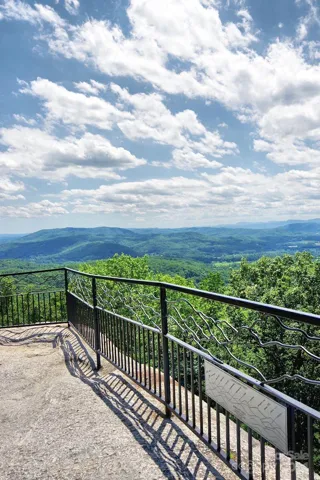 No wonder folks like my brother and his wife get married here... so picturesque! View and enjoy, soak up the fresh air or take a quick hike... less than 5 mins from the home/lot (*JUmp off pics off Google)