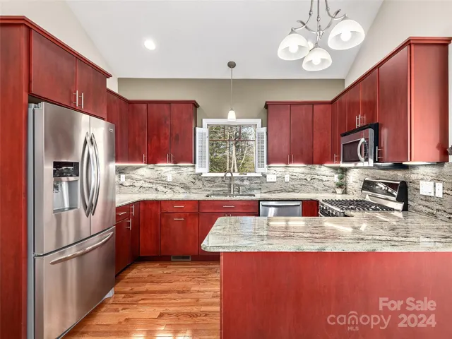 Kitchen that has all the right touches... come soak it up and bake a cake! :)