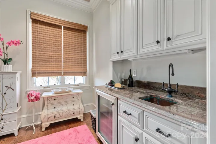 Primary laundry/ morning room