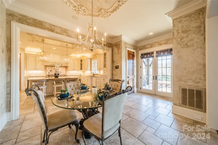 Breakfast room