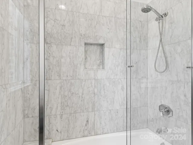 Second Suite Tub/Shower