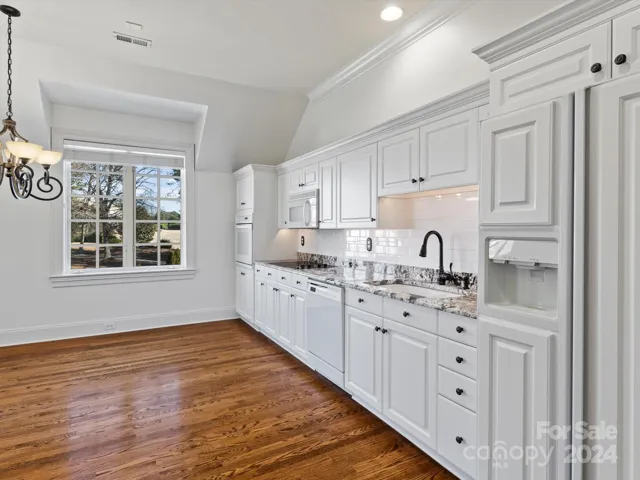 2nd Floor Kitchen and Dinette