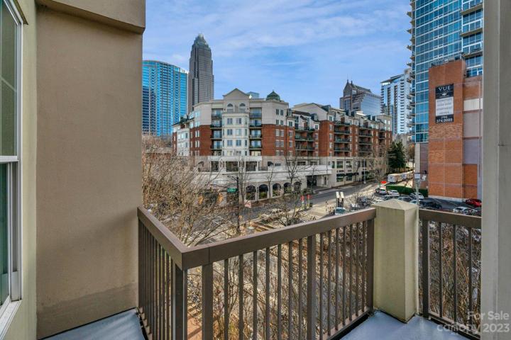 Private Terrace; Harris Teeter is across the street!