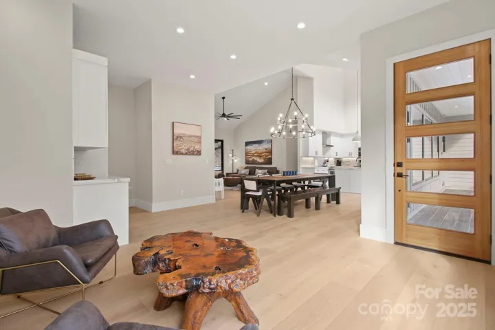 Foyer/Sitting Area