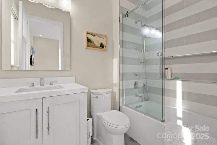 Second bedroom suite full bath