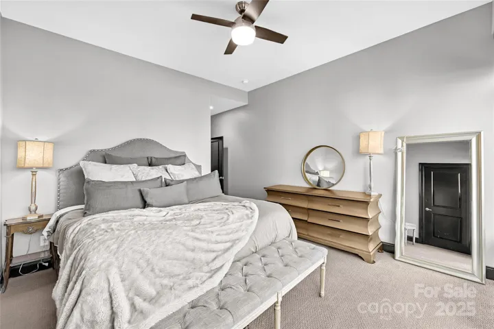 2nd bedroom has large walk in closet