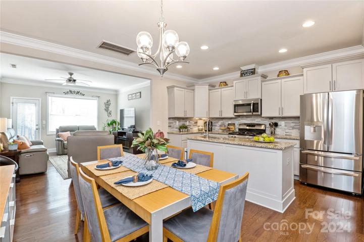 Fabulous kitchen with large island for entertaining