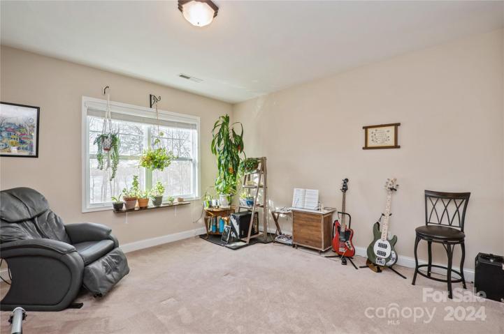 Huge Upstairs Bonus Room with views of the lake,