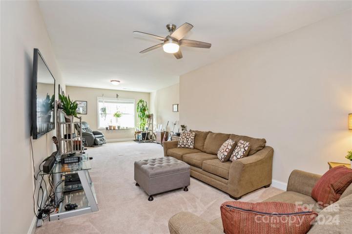 Huge Upstairs Bonus Room
