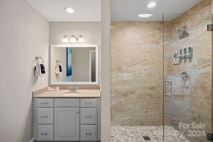 En-suite bath connected to upper bedroom.