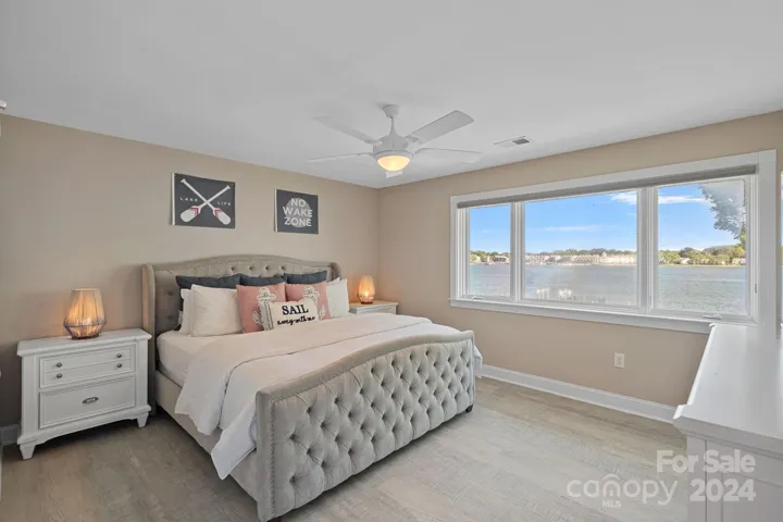 More lake views from another bedroom upstairs, complete with private en-suite bath.