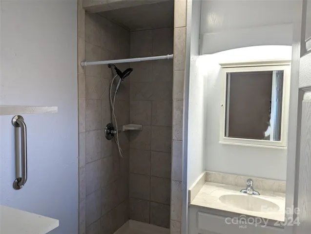 EN SUITE BATHROOM