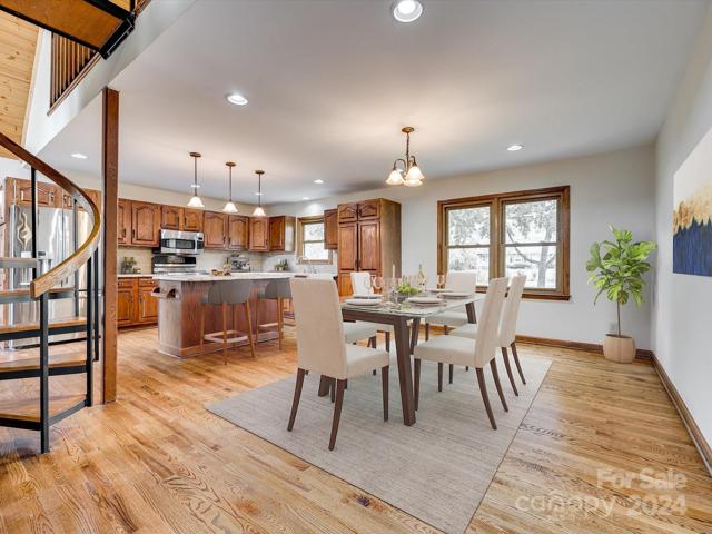 Open and spacious kitchen to dining area. Virtually staged