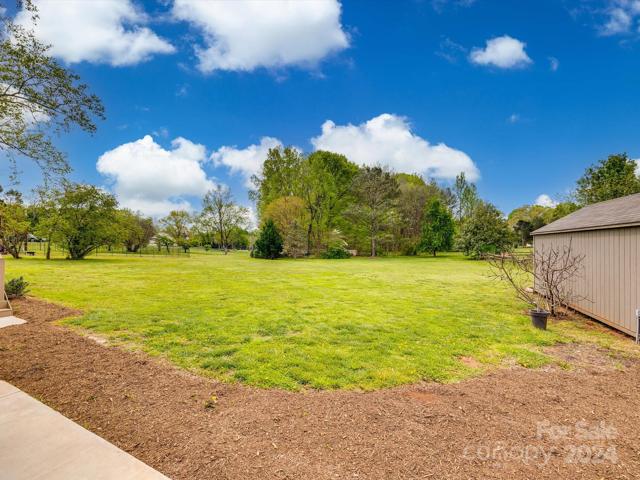 Level 1.07 acre lot