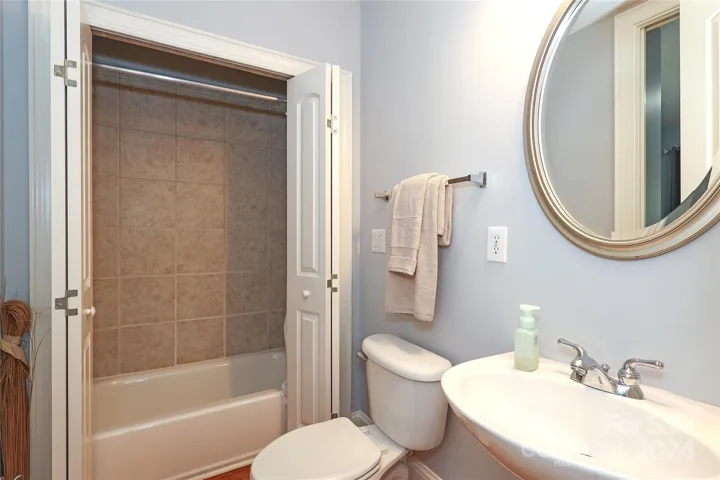 Main level-Full Bath