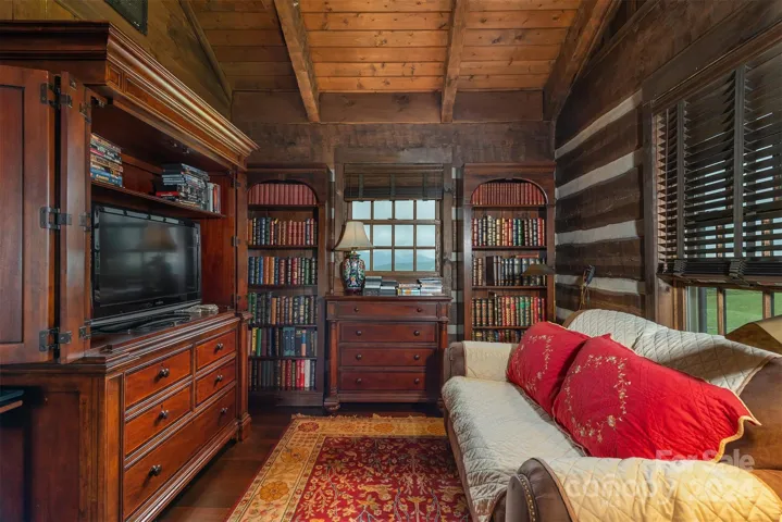 Second bedroom seating alcove